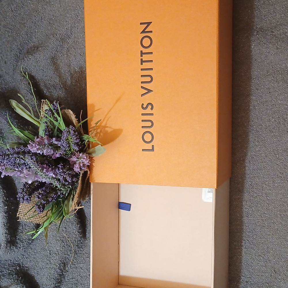 LV Gift Box - Picture 4 of 5